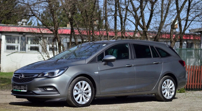 Opel Astra cena 44800 przebieg: 99200, rok produkcji 2017 z Piastów małe 172